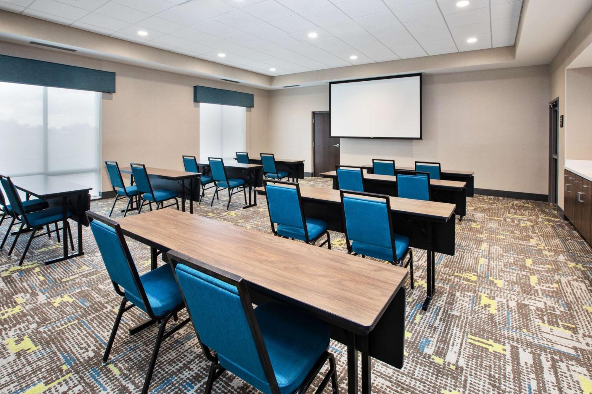 Hampton & By Hilton South Greenwood 3*